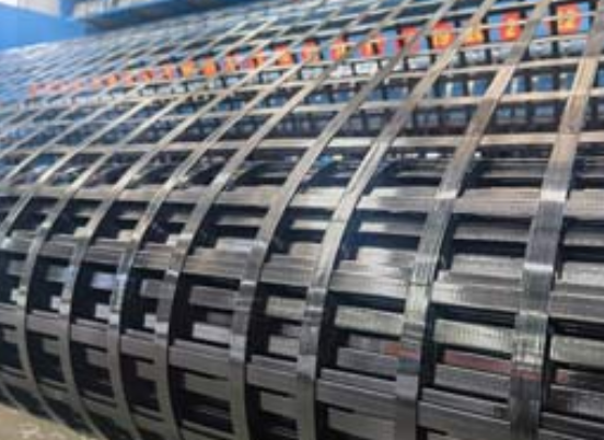 襄城钢塑土工格栅：基建“隐形脊梁”的绿色智造与长寿命进化论